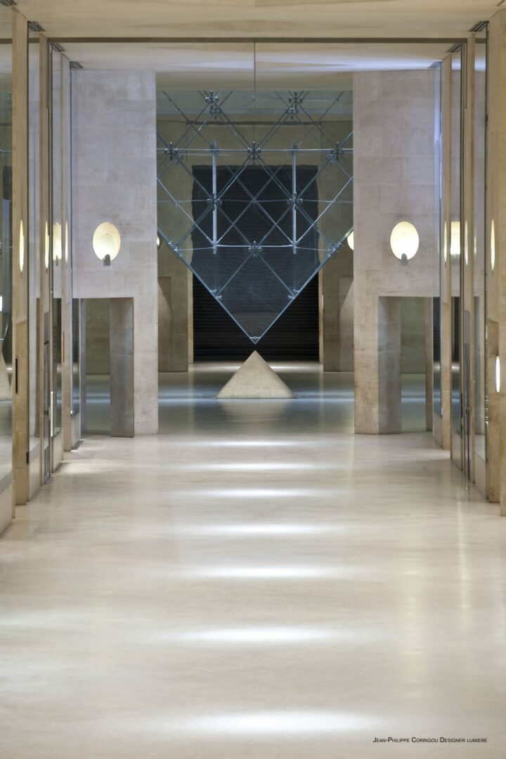 La Pyramide inversée du Louvre